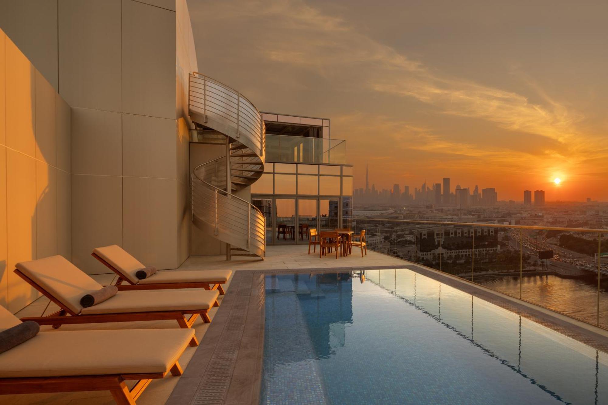 Hilton Dubai Creek Hotel & Residences Exteriör bild