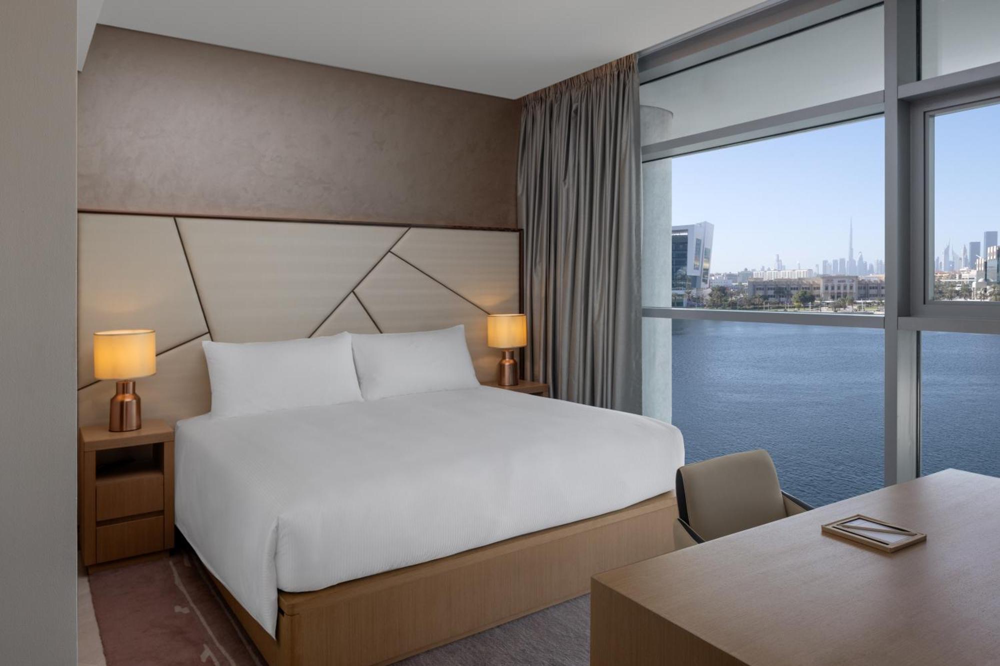 Hilton Dubai Creek Hotel & Residences Exteriör bild