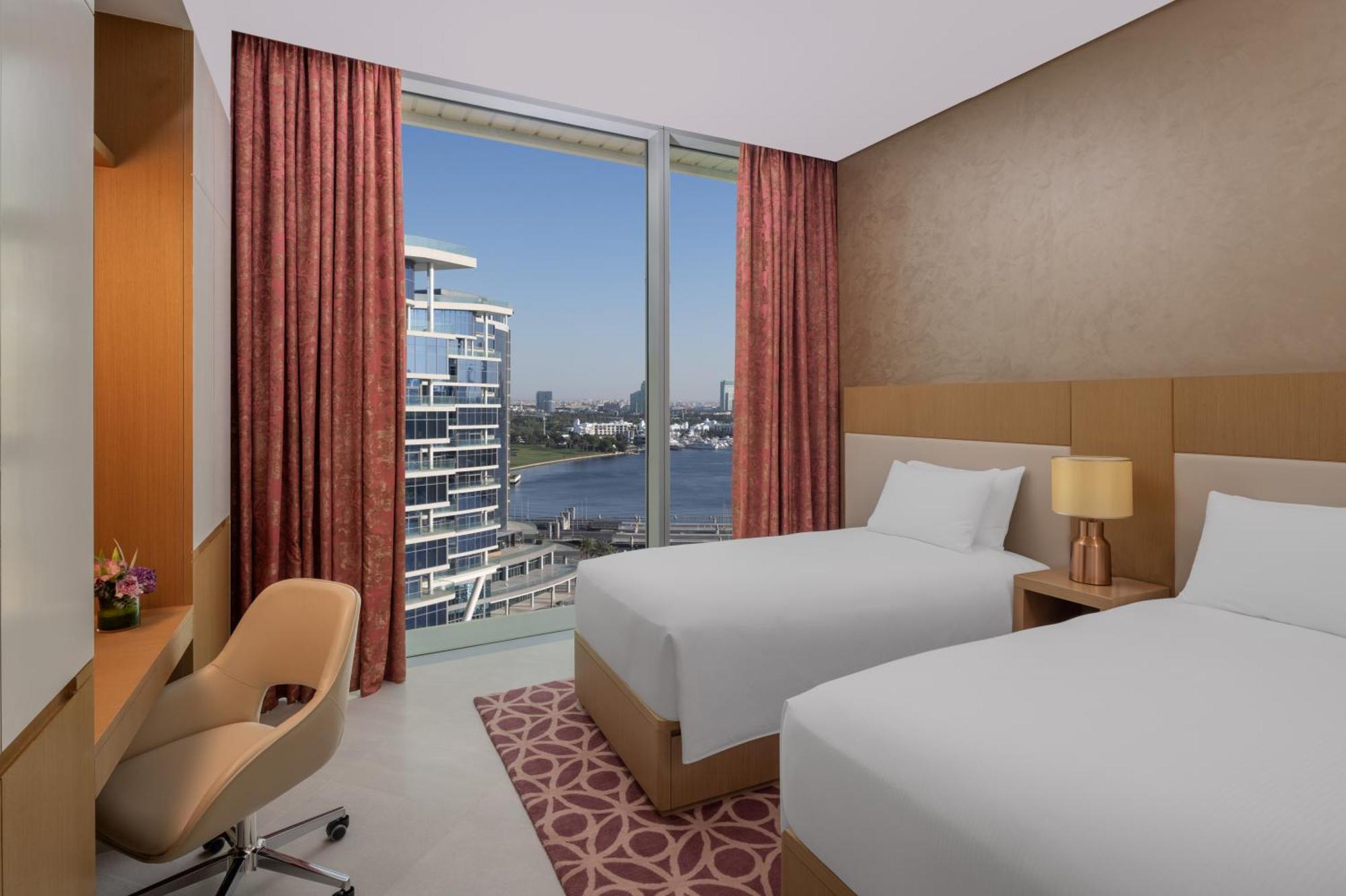 Hilton Dubai Creek Hotel & Residences Exteriör bild